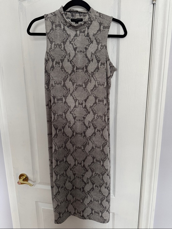 Banana Republic Dresses & Skirts - Banana Republic Sleeveless Snake-Print Midi Dress in Gray and Black